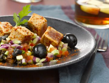 Thon au paprika, tartare d’avocat et tomate