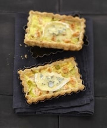 Tarte fondante au Bresse Bleu, saumon et poireau