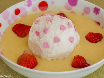 Ile flottante estivale aux fraises