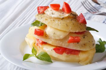 Pommes de terre à la tomate et mozzarella