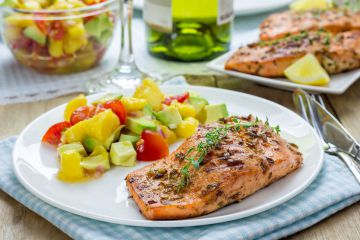 Pavé de saumon et sa salsa mangue-avocat