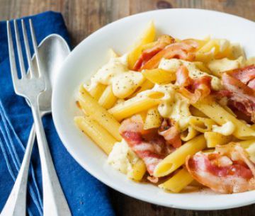 Penne à la pancetta, sauce à la raclette