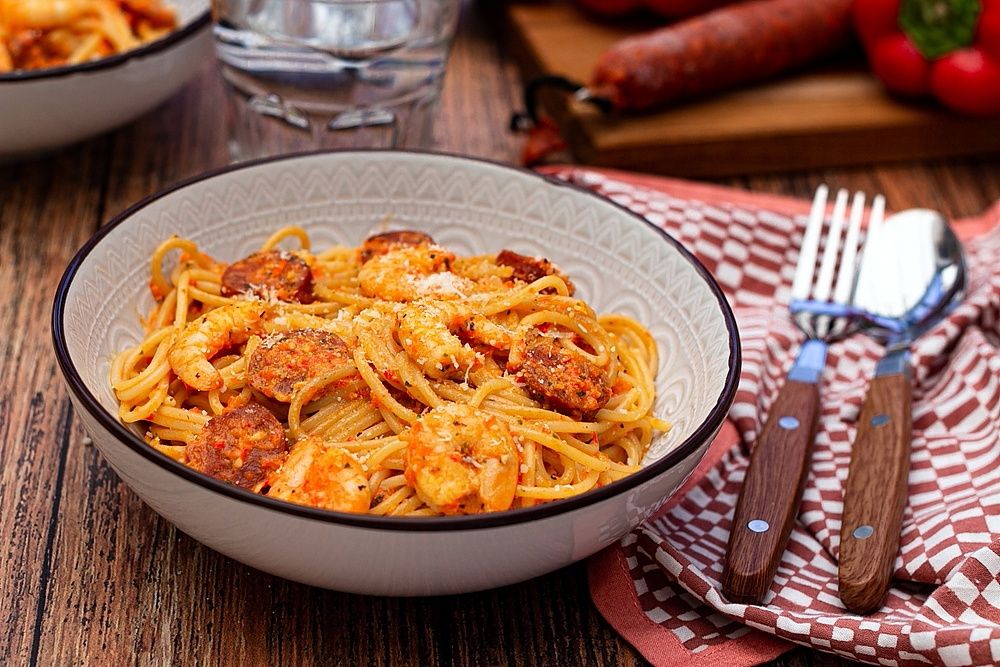 Spaghetti à la crème de poivron, chorizo et crevettes