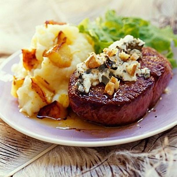 Pavé d'autruche, sauce roquefort et noix
