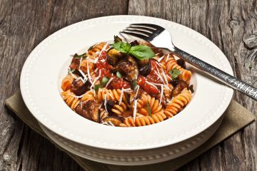 Pasta alla norma (pâtes siciliennes aux aubergines, tomates et ricotta)