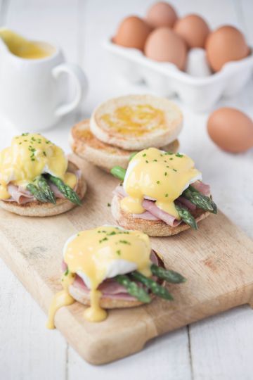 Oeufs bénédictes aux asperges