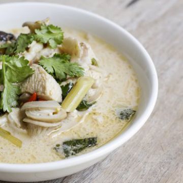 Poulet au curry et noix de coco râpée