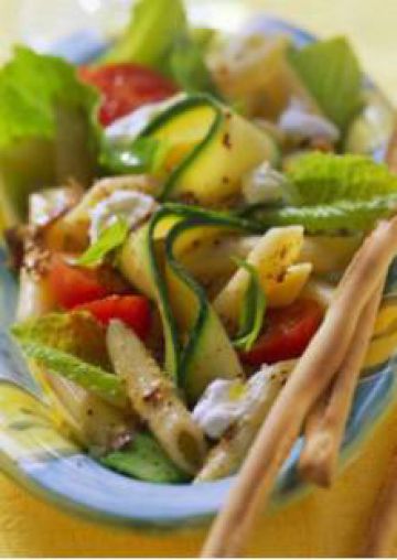 Salade de penne aux courgettes et tomates cerises