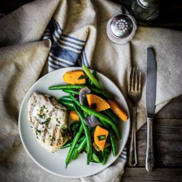 Salade de poulet poché au lait d'amande