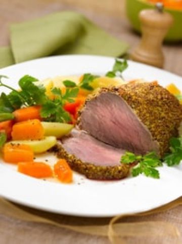 Filet de bœuf en croûte de moutarde et petits légumes