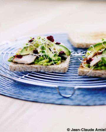 Toasts au poulet, avocat et wasabi