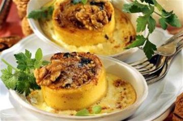 Nids de pommes de terre farcis aux noix et oignons