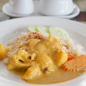 Poulet fermier en sauce au lait de coco et à la vanille