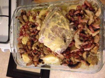 Rôti de porc aux champignons et petits lardons