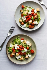 Spaghettis de courgettes au pesto
