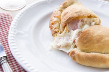 Calzone au jambon et fromage