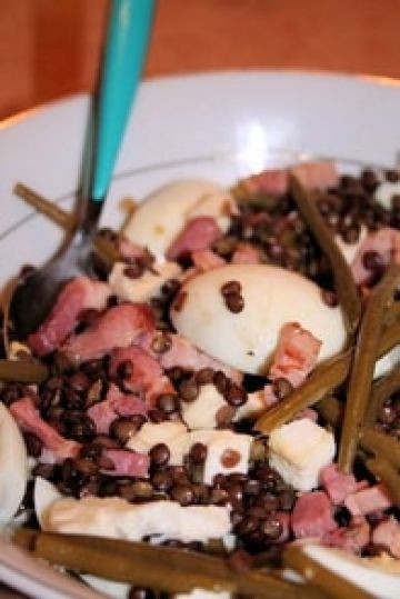 Salade de lentilles aux lardons, haricots et mozzarella