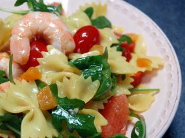 Salade colorée de pâtes safranées