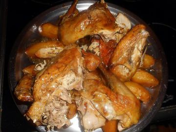 Pintade rotie aux pommes fondantes