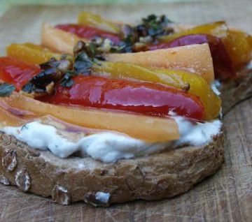 Bruschetta melon-poivron