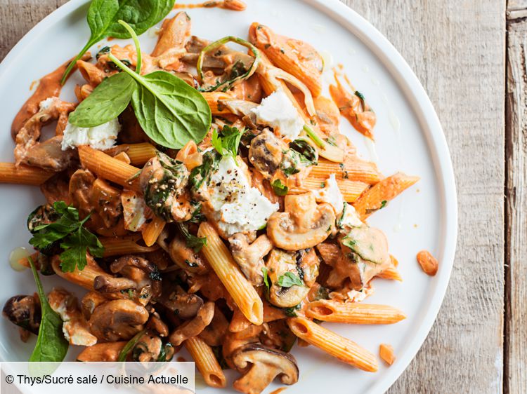Pâtes à la tomate, aux épinards et champignons