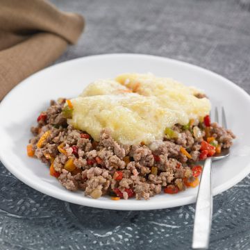 Polenta à la viande hachée et petits légumes