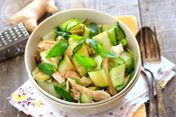Sauté de dinde au concombre, menthe et gingembre