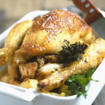 Poulet rôti aux croûtons et pommes de terre
