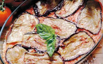 Gratin de macaronis, aubergine et tomate