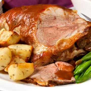 Gigot d'agneau croustillant glacé au miel