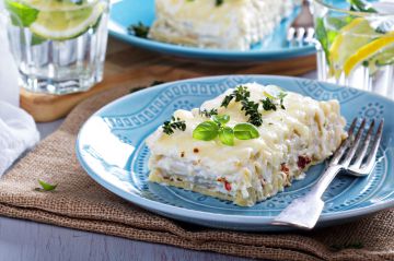 Lasagnes au poulet, ricotta et tomates séchées
