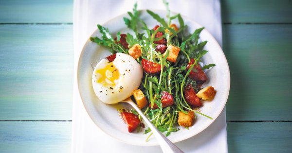 Salade de roquette au chorizo et œufs mollets