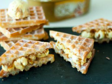 Sandwich de gaufres glacé saveur crème brûlée