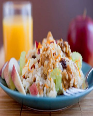 Salade de riz aux poires et roulades de jambon au céleri