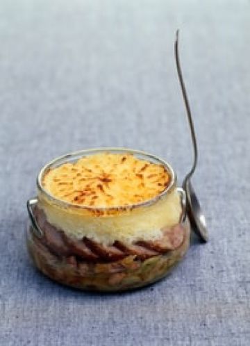 Parmentier de chair à saucisses au chou