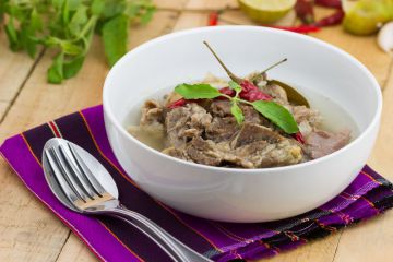 Soupe de bœuf au curry, gingembre et coriandre