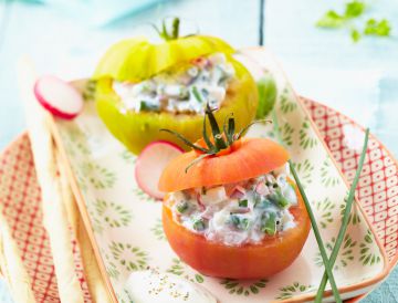 Tomates farcies, sauce au St Môret