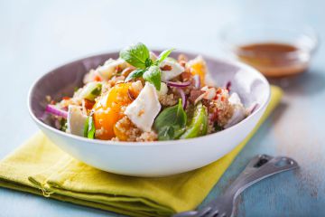 Salade fraicheur au chèvre et noisettes