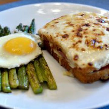 Croque-Monsieur au jambon et à la mozzarella