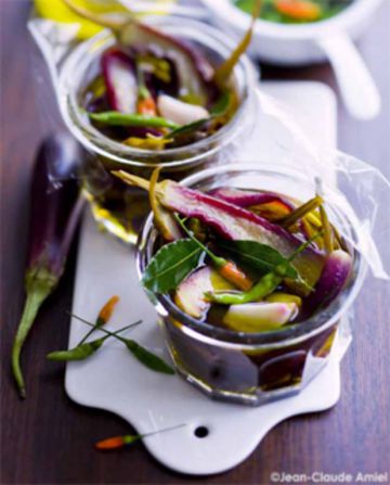 Aubergines au vinaigre et piments oiseaux