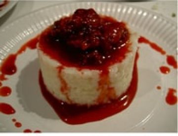 Riz au lait vanillé et coulis de framboise