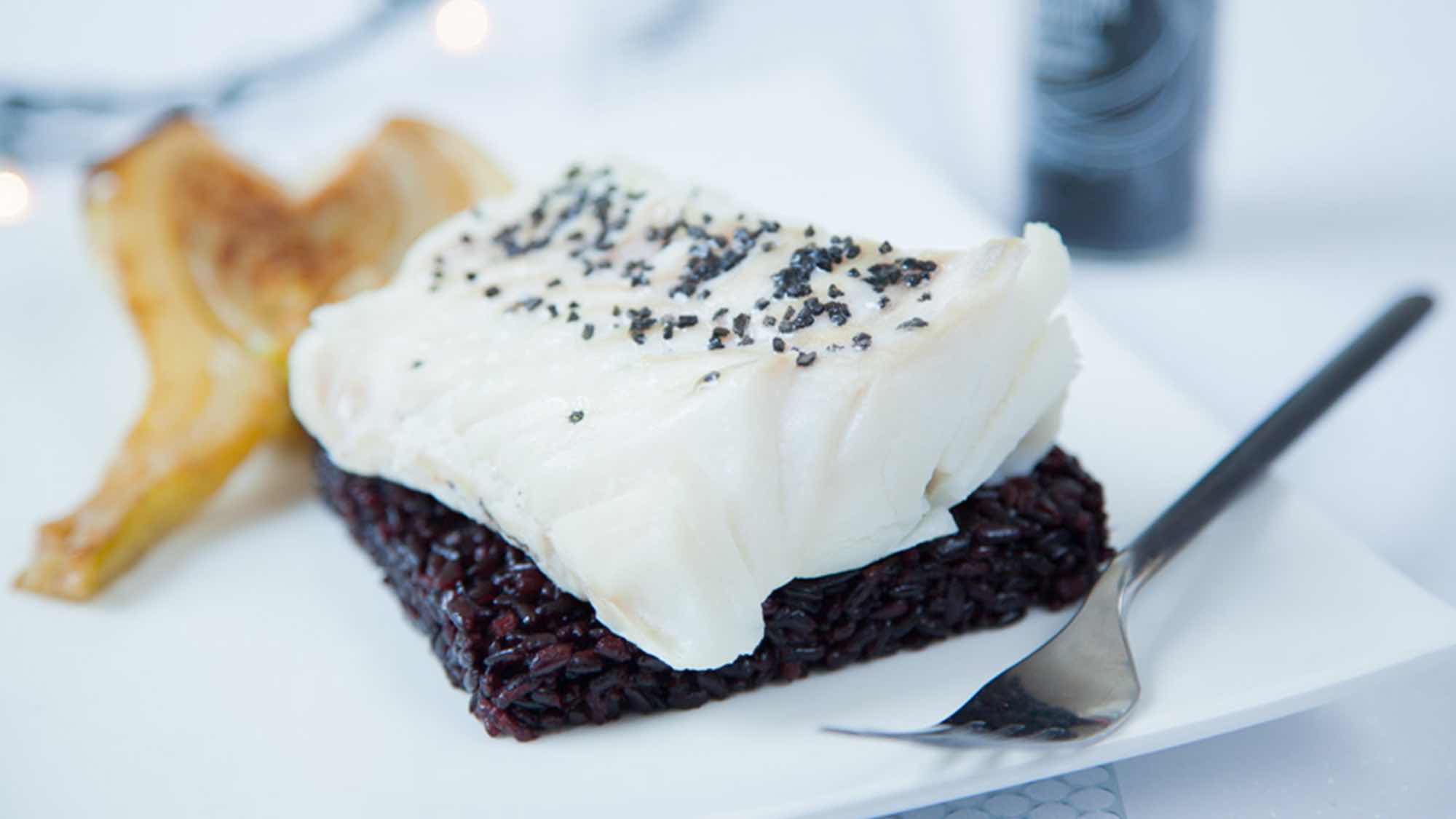 Cabillaud au sel noir d'Hawai et son riz venere | Recettes Ducros
