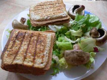 Croques aux champignons et oeufs brouillés