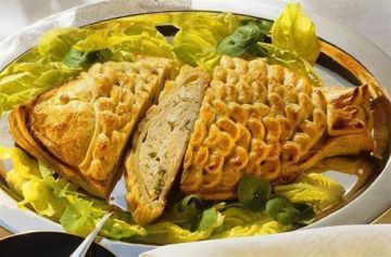 Feuilleté de saumon sur lit de laitue