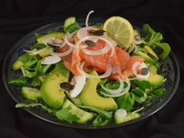 Salade santé - saumon, avocat, graines & co