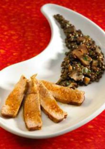 Mignon de veau, lentilles aux cèpes et crème persillée