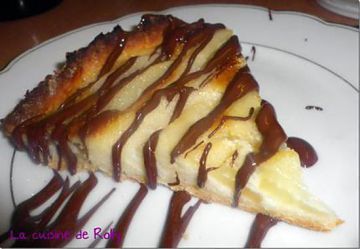 Tarte amandine aux poires et sauce chocolat