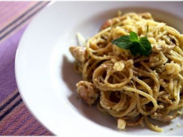 Spaghetti au poulet et au pesto