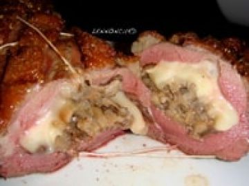 Magret de canard farci aux champignons et fromage