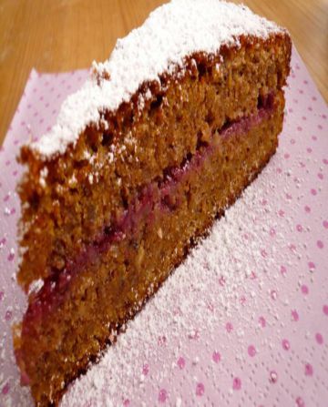 Gâteau aux noix et aux framboises